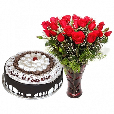 Cake from Avari Hotel with Red Roses delivery to Pakistan